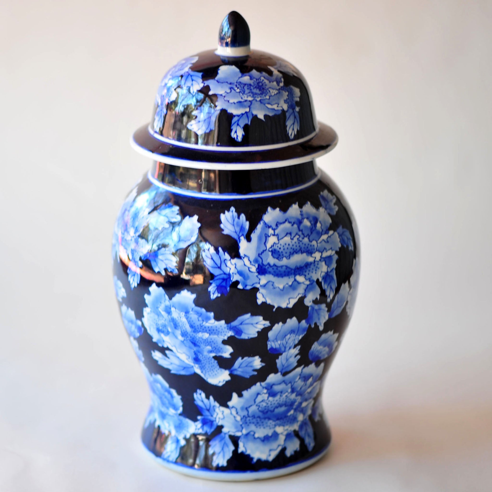 Ming-Style Blue & White Lidded Ginger Jar