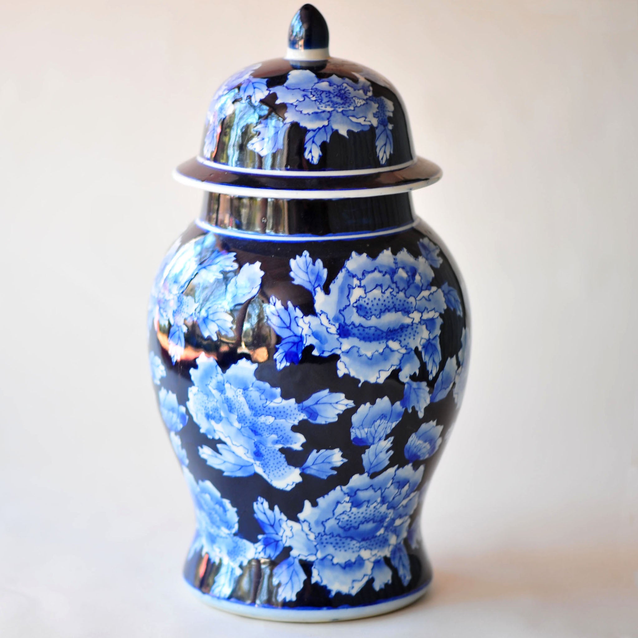 Ming-Style Blue & White Lidded Ginger Jar