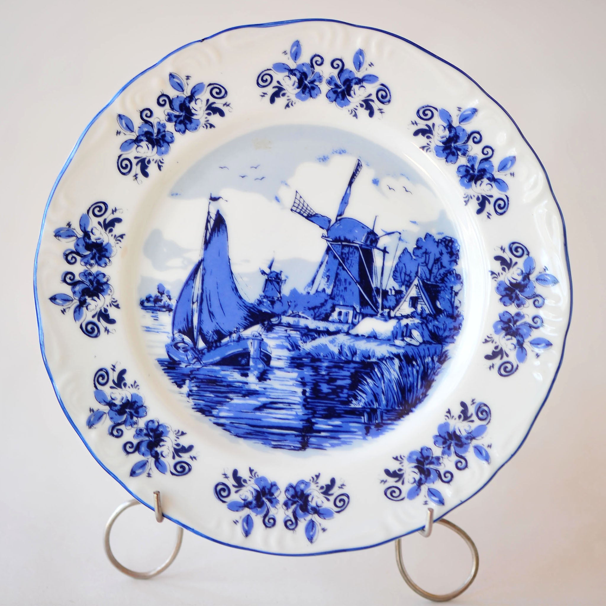 Oude Molen Delft Blue Plate — Windmill & Sailboat Canal Scene
