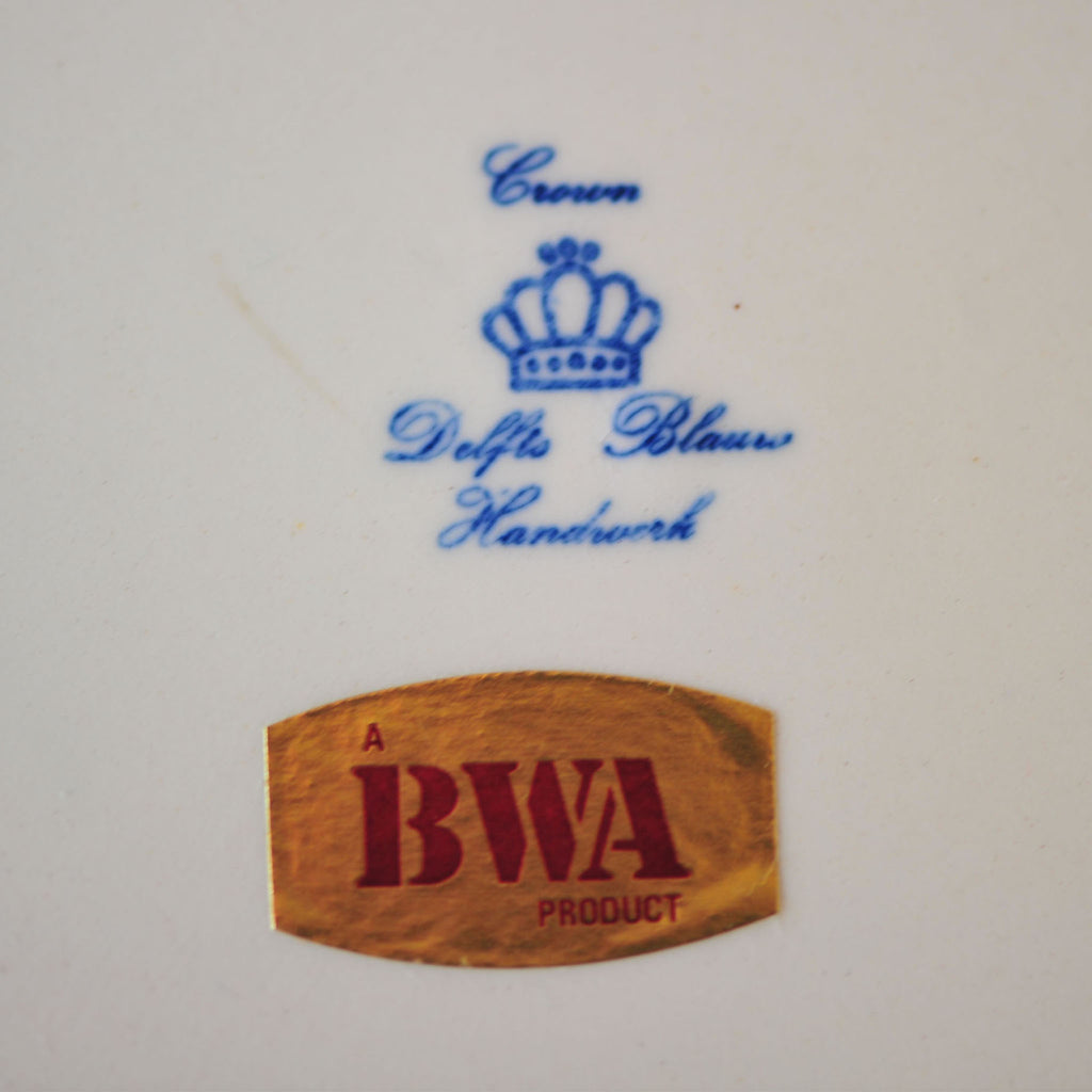 Crown Delfts Blauw Charger — Horse-Drawn Carriage Scene