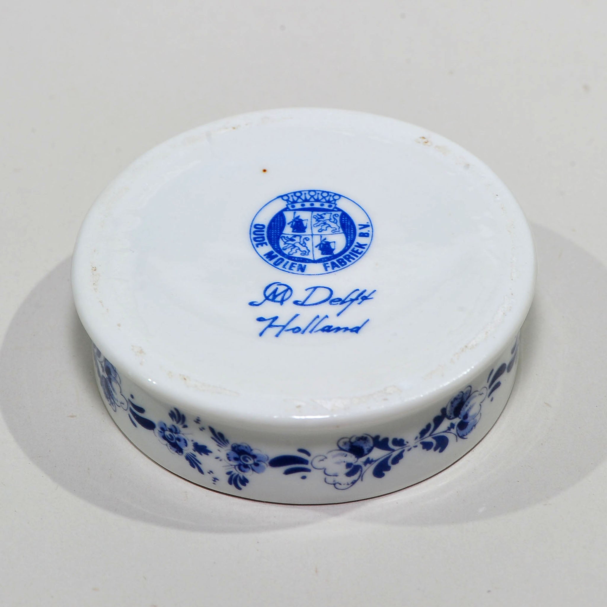 Delft Blauw Round Lidded Trinket Box — Windmill Canal Scene, 7.5cm