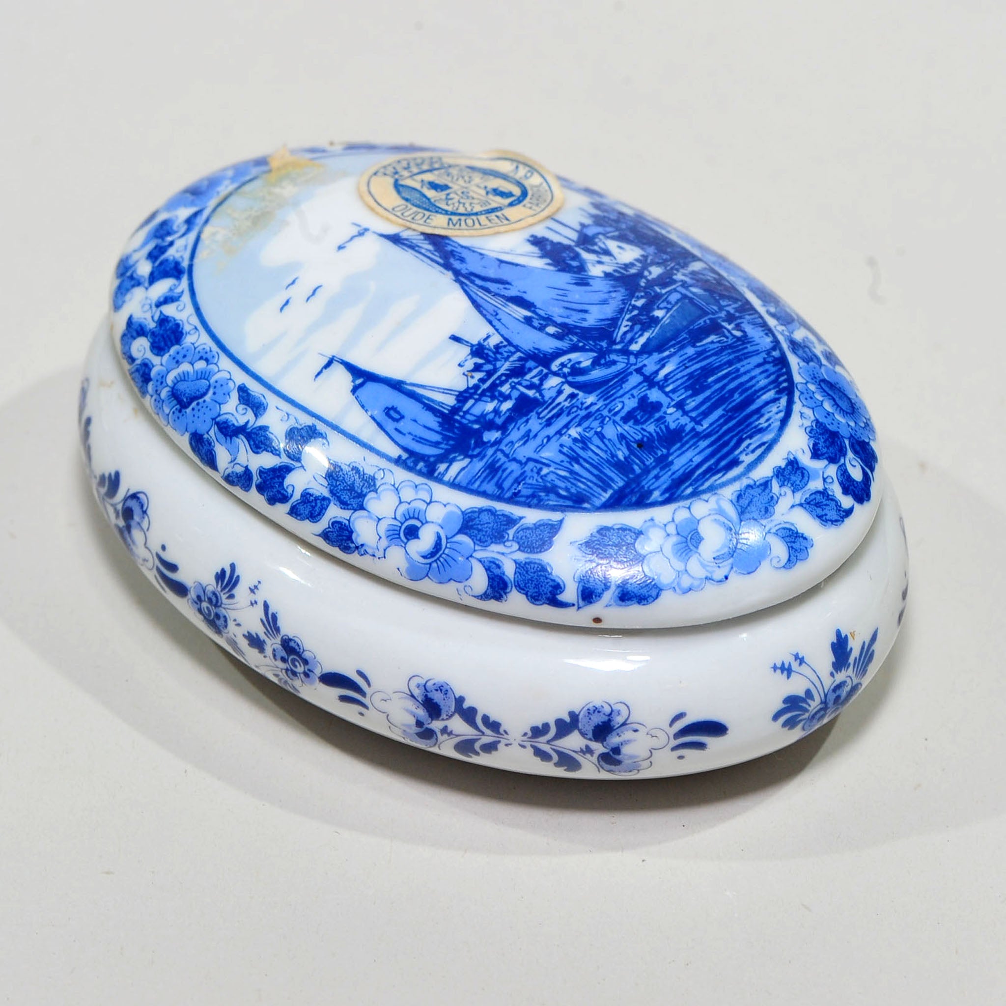 Delft Blauw Oval Lidded Trinket Box — Harbour Sailboat Scene, Oude Molen Fabriek, 11cm