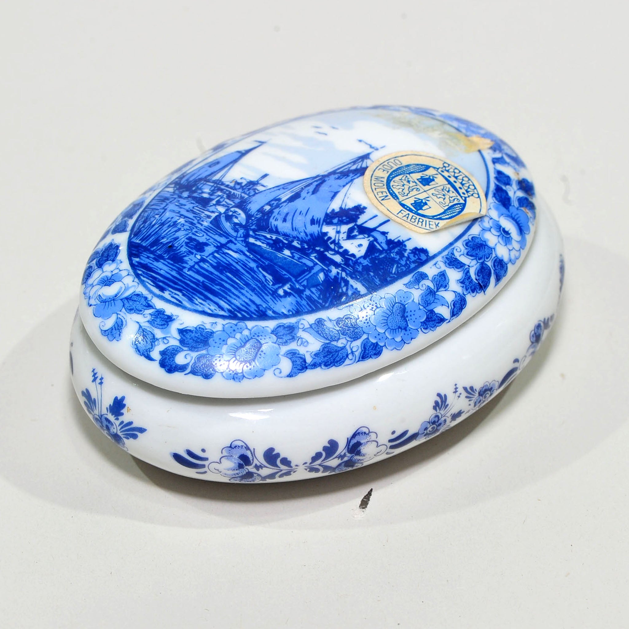 Delft Blauw Oval Lidded Trinket Box — Harbour Sailboat Scene, Oude Molen Fabriek, 11cm