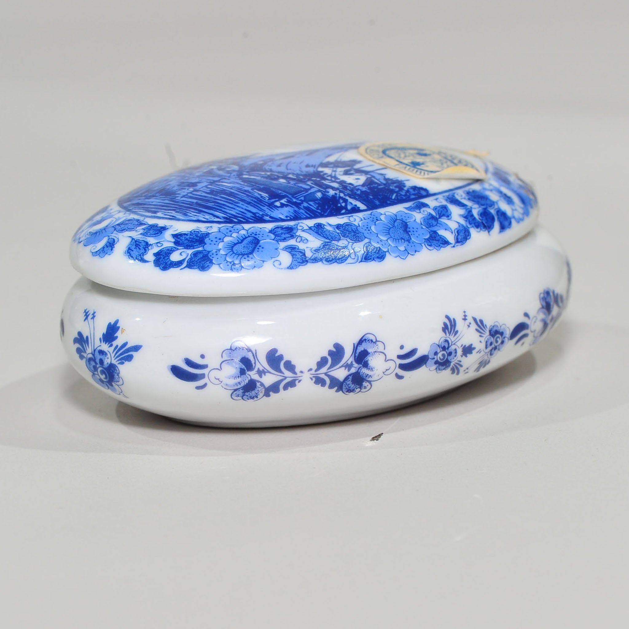 Delft Blauw Oval Lidded Trinket Box — Harbour Sailboat Scene, Oude Molen Fabriek, 11cm