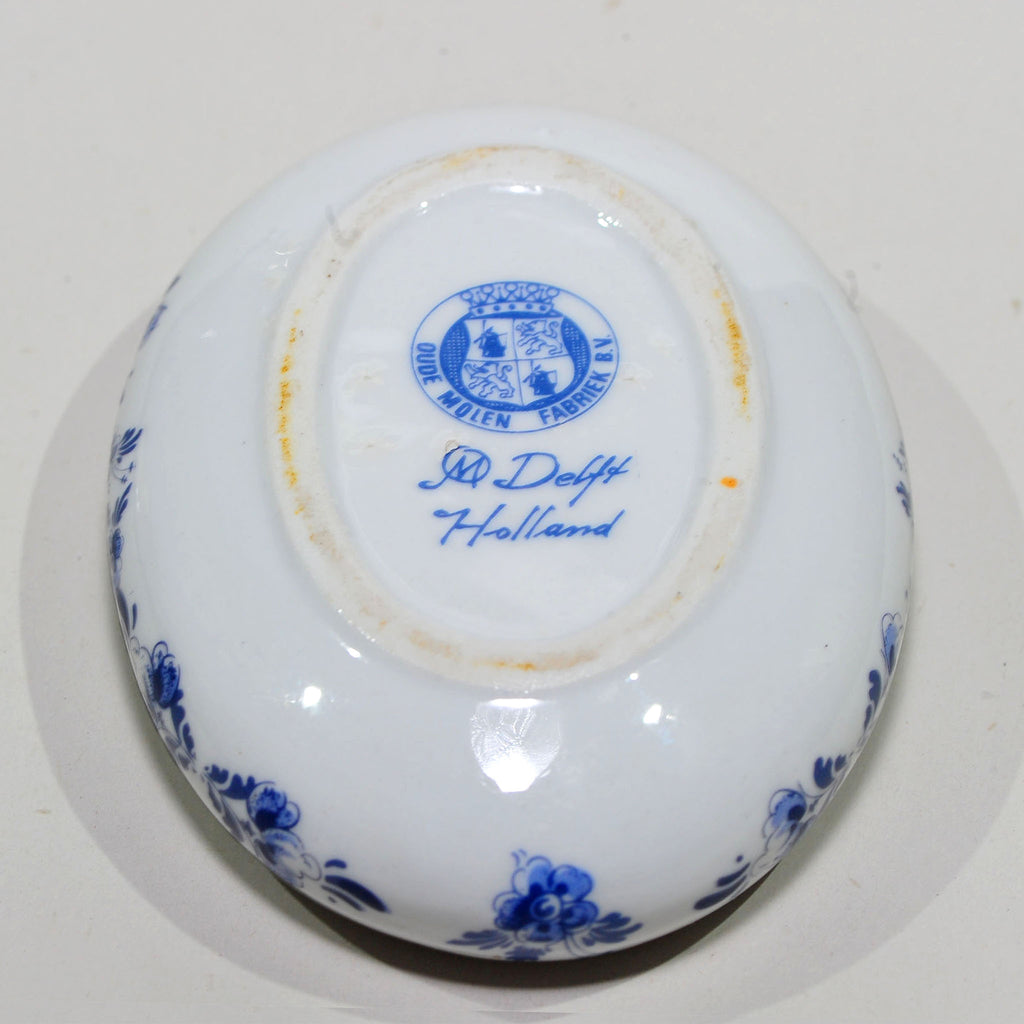 Delft Blauw Oval Lidded Trinket Box — Harbour Sailboat Scene, Oude Molen Fabriek, 11cm