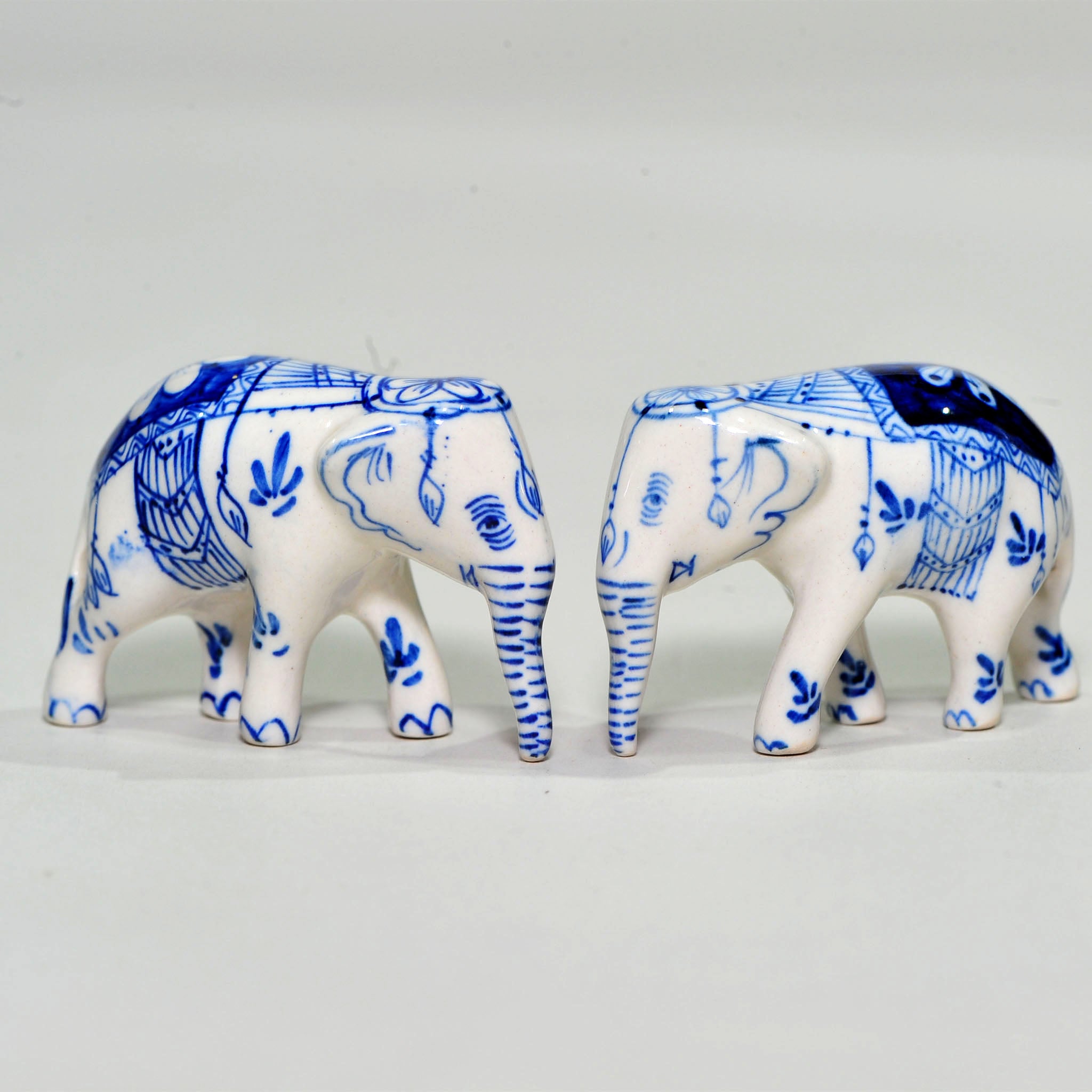 Pair of Blue & White Ceramic Elephant Figurines — Hand-Painted Mandala Blankets, 5cm