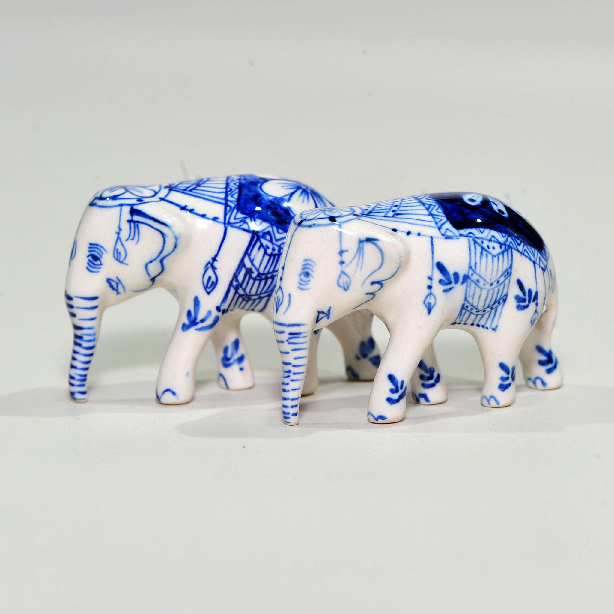 Pair of Blue & White Ceramic Elephant Figurines — Hand-Painted Mandala Blankets, 5cm