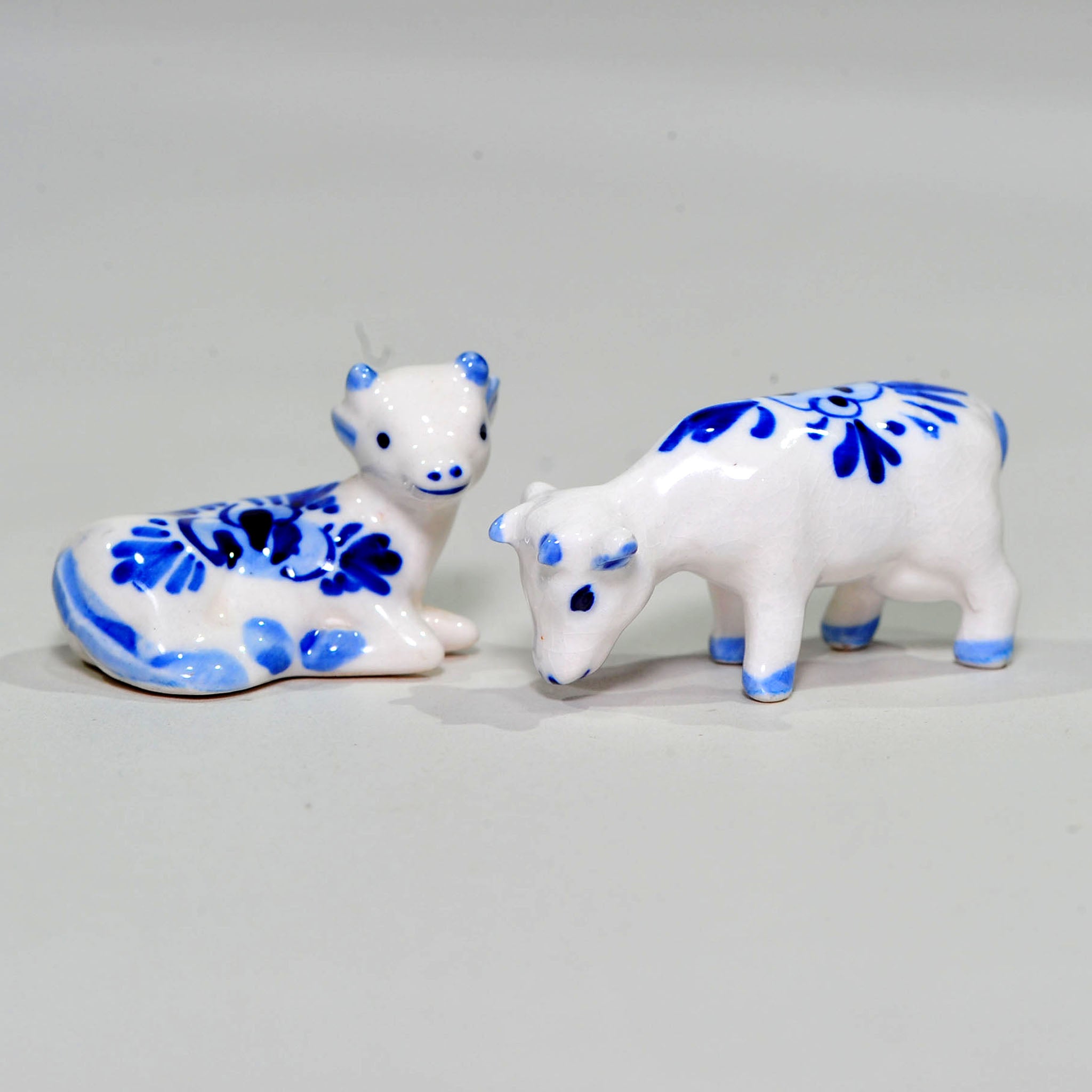 Pair of Blue & White Ceramic Cow Figurines — Hand-Painted Floral Design, 5cm