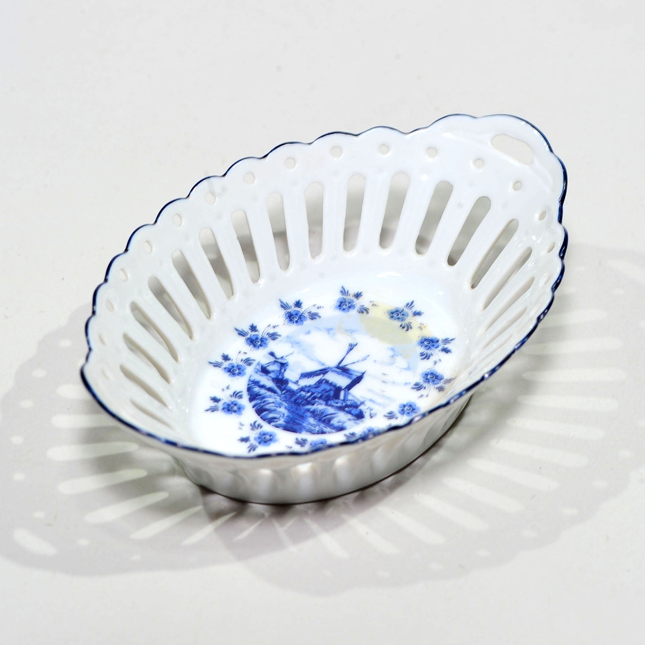 Reticulated Blue & White Basket Dish — Pierced Rim, Windmill Medallion, 18cm