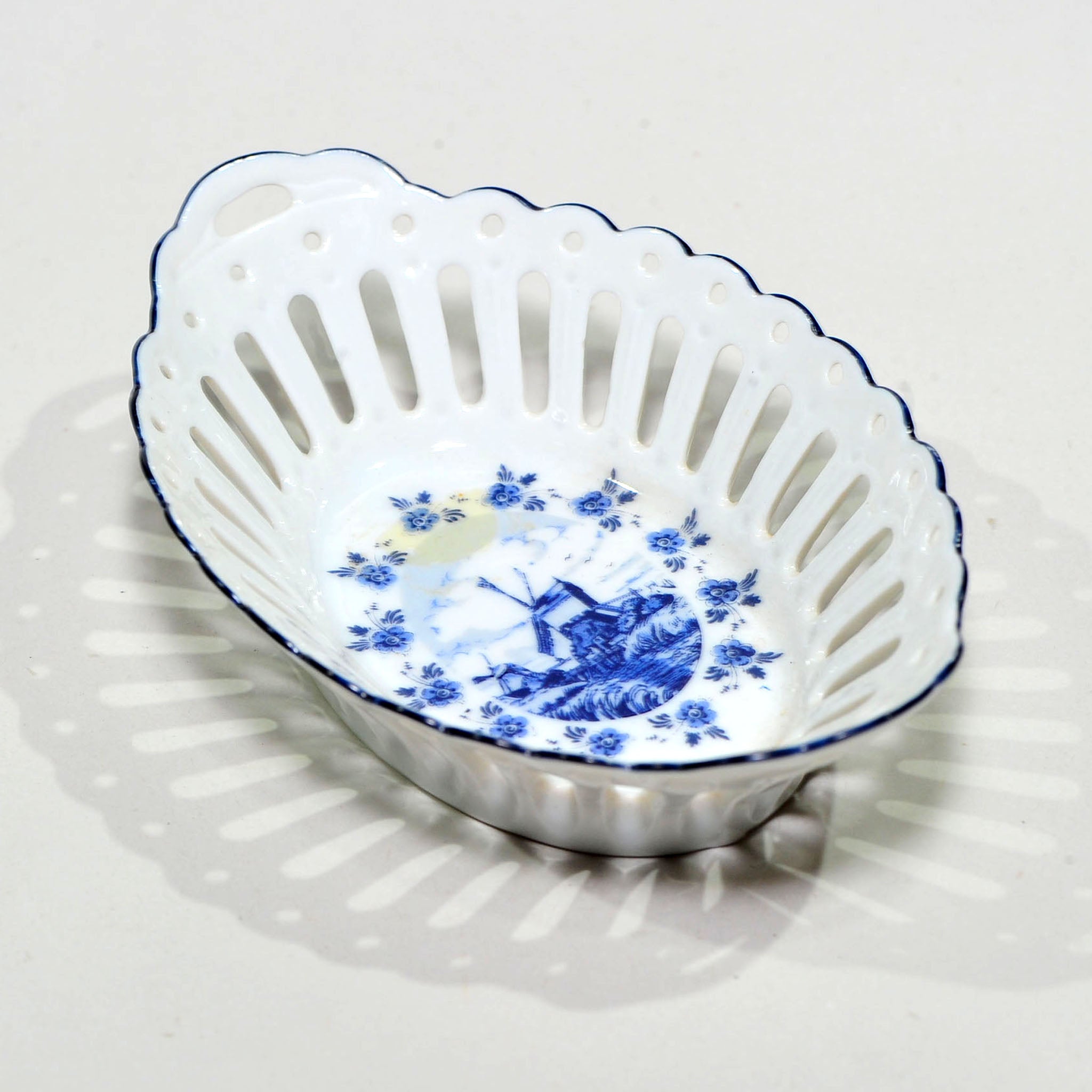 Reticulated Blue & White Basket Dish — Pierced Rim, Windmill Medallion, 18cm