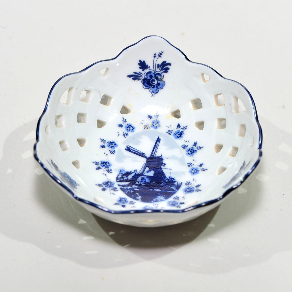 Round Reticulated Blue & White Basket Bowl — Lattice Rim, Windmill Medallion, 9cm