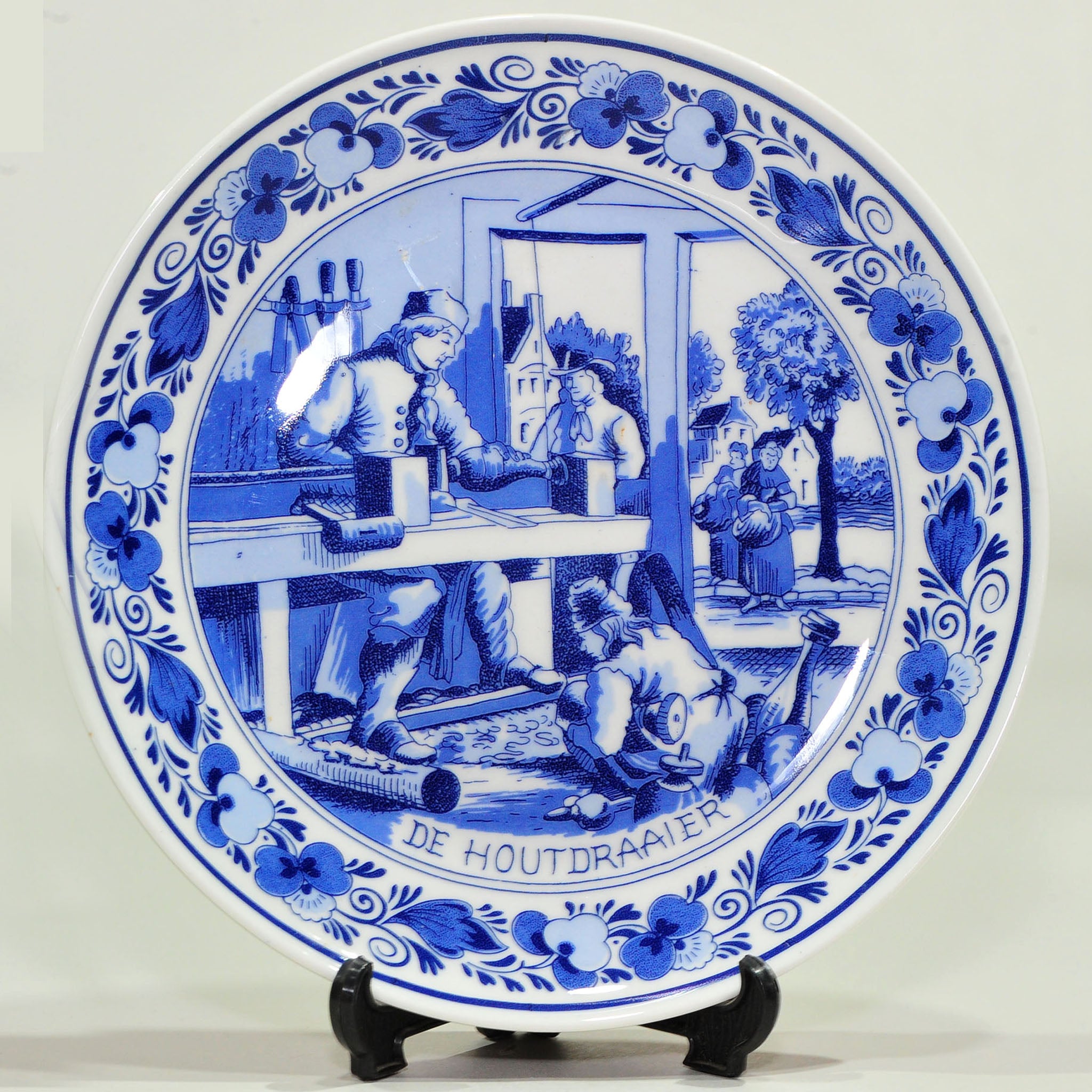 Blue & White Collector's Plate "De Houtdraaier" (The Wood Turner) — De Kruik Delftware, Traditional Dutch Tradesmen Series No. 1475, 16cm